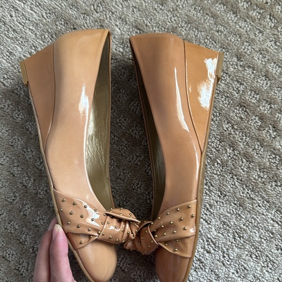 Stuart Weitzman patent leather wedge shoes tan size 7 - Picture 6 of 9